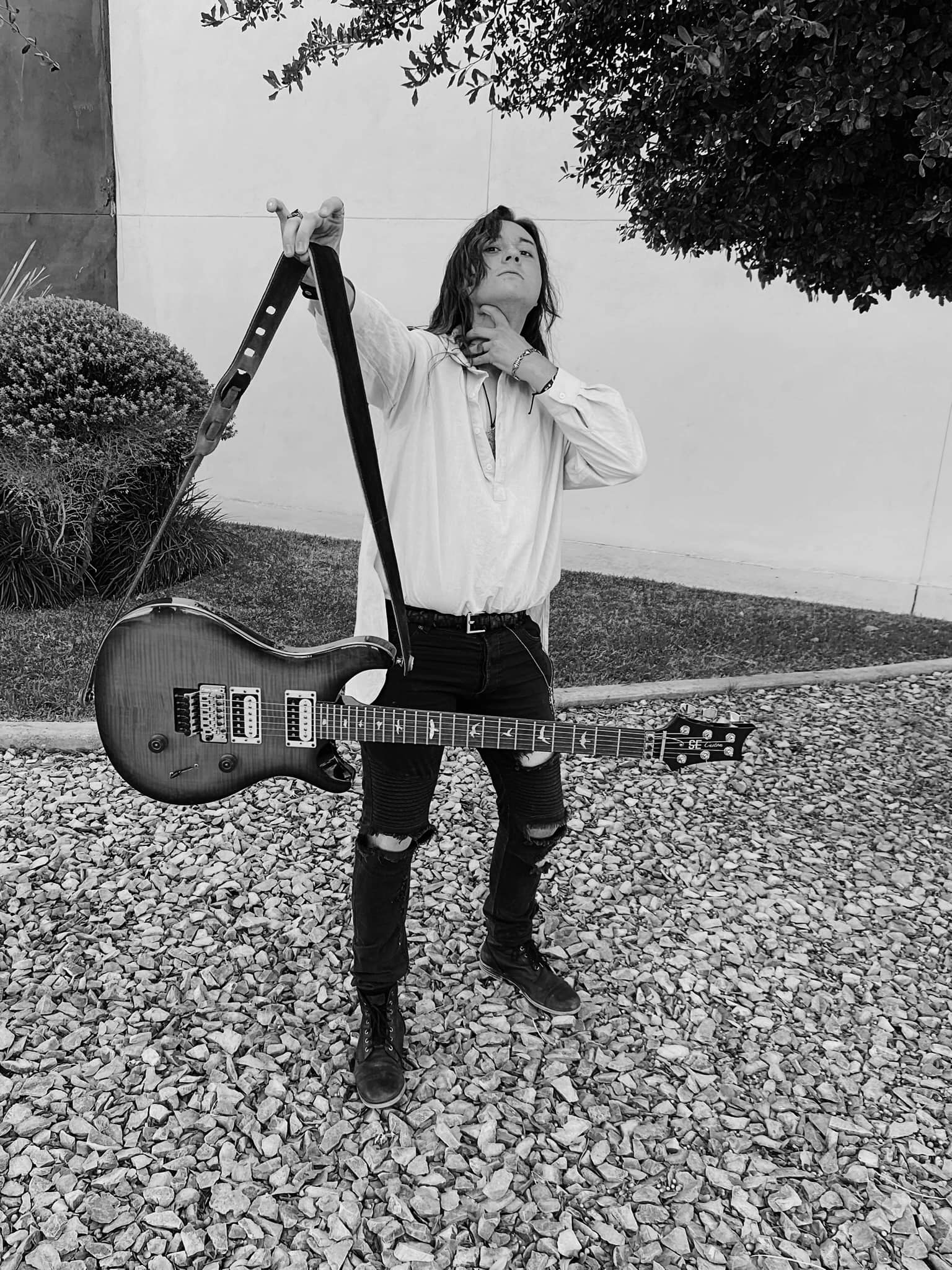 Foto de Ossie Chacón, Guitarrista de Fish Hook